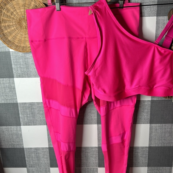 Fabletics Hot Pink Leggings and Bralette Set 3X - Picture 3 of 7